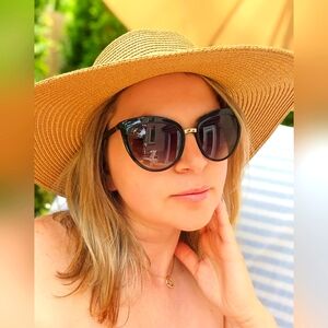 Meet your Posher, Alba